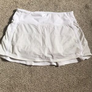 WHITE TENNIS/ RUNNING SKORT
